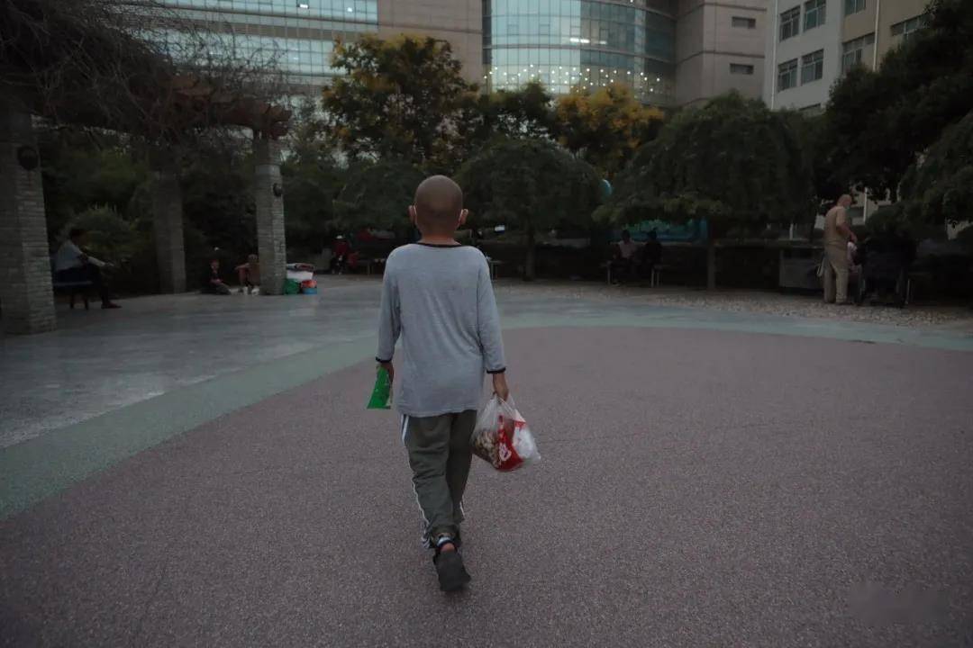 9月4日|儿子多一份救命钱一拍 | 和时间赛跑的骑手父亲：多送一份餐