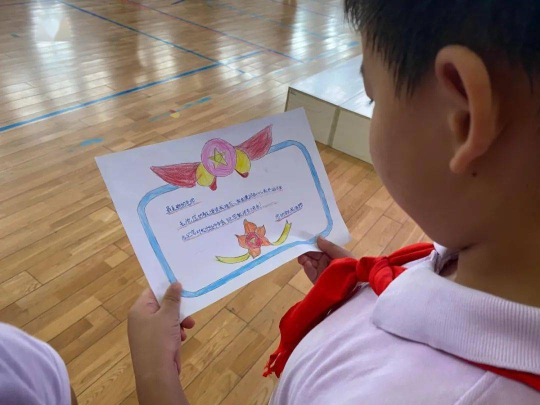 小学生自己画奖状画 aeeaf00801bb47a997ed63534273fd87.jpeg