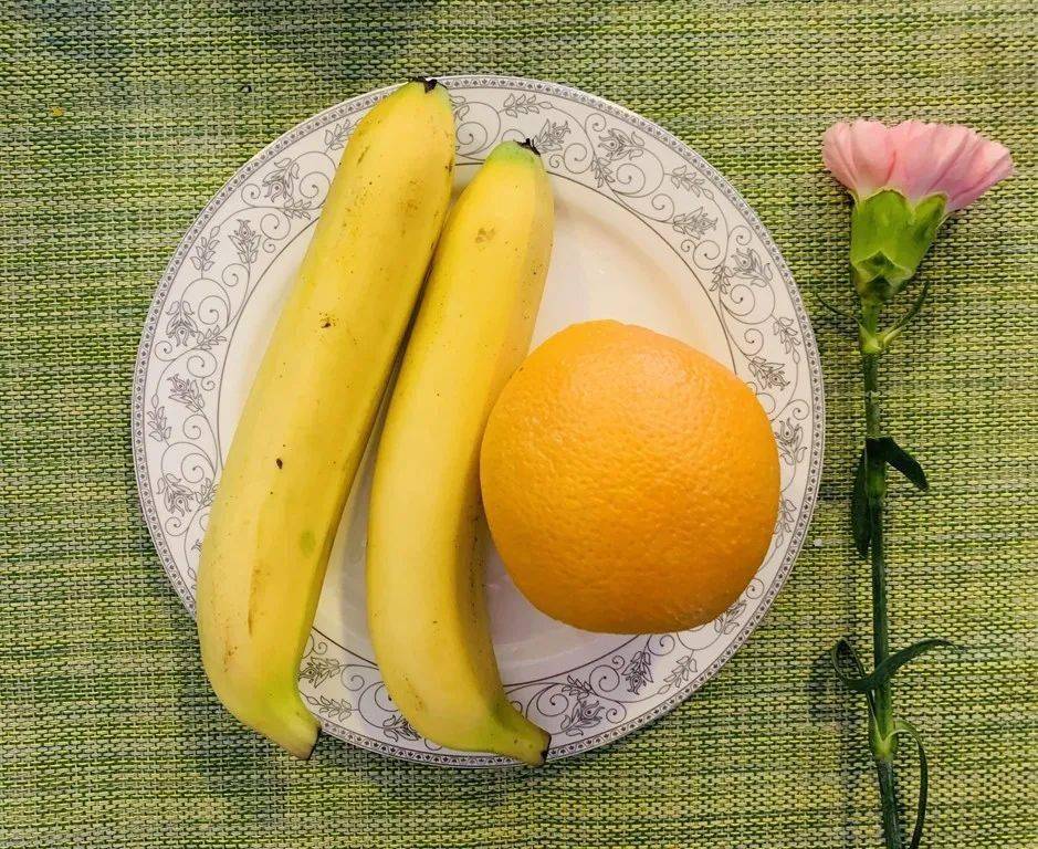 水果: 新奇士橙,香蕉