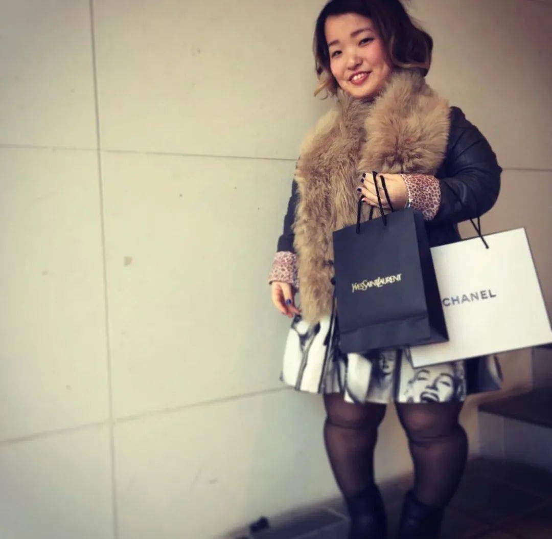 夜店|身高只有1.24m的侏儒女，却成了东京某夜店的最人气舞女，你不努力谁替你坚强？