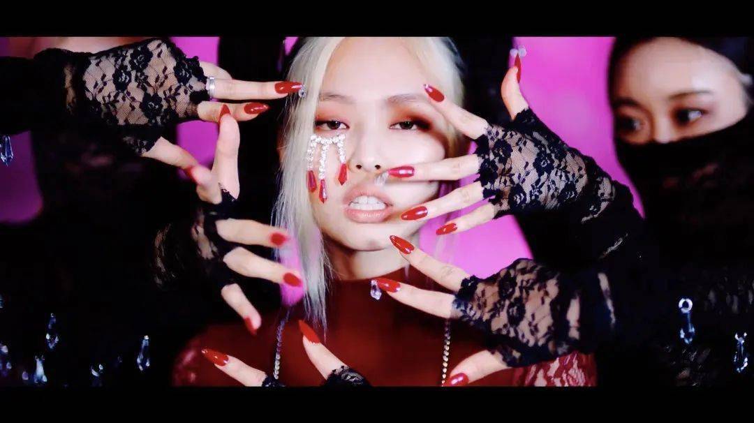 亮片|对准新娘们说：结婚时间可以重合，但妆容不可以！