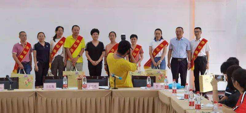 市三中教师代表参加第36个教师节庆祝活动_王廷明