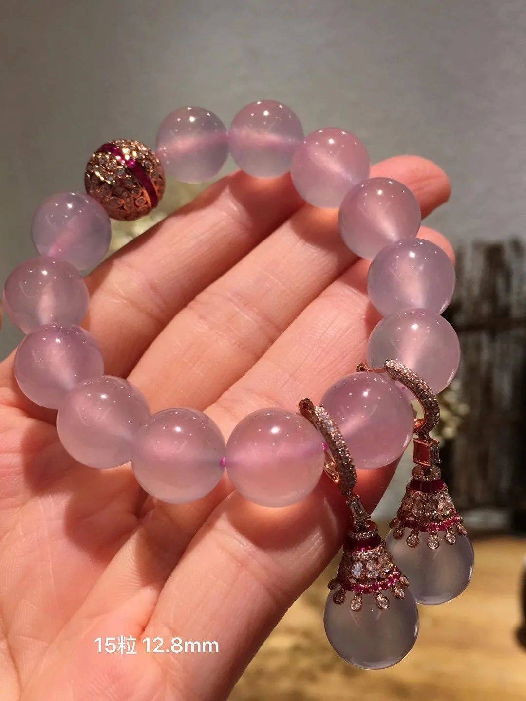 区别|女人戴珠宝和戴黄金首饰有什么区别？