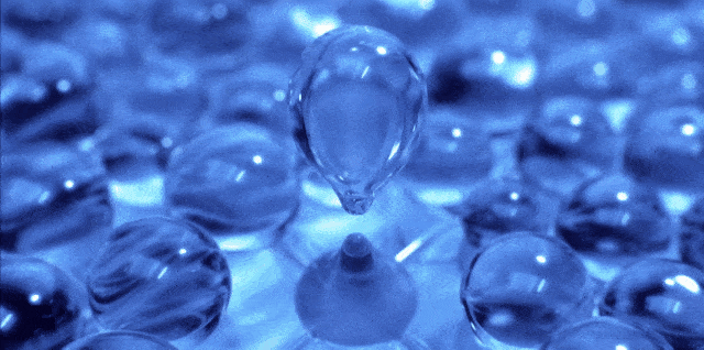 贫民窟|杨幂熬夜后护肤要花2万块？怪不得皮肤吹弹可破！贫民窟女孩就不配消除熬夜痘、黑眼圈吗？