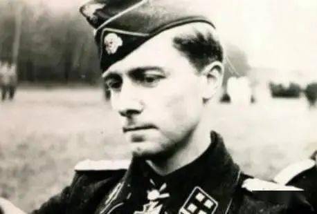 贫民窟|杨幂熬夜后护肤要花2万块？怪不得皮肤吹弹可破！贫民窟女孩就不配消除熬夜痘、黑眼圈吗？