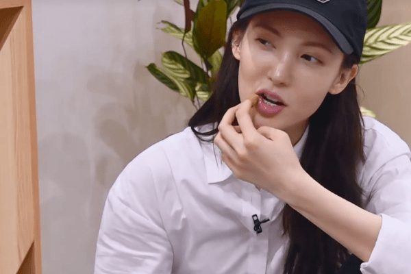 贫民窟|杨幂熬夜后护肤要花2万块？怪不得皮肤吹弹可破！贫民窟女孩就不配消除熬夜痘、黑眼圈吗？