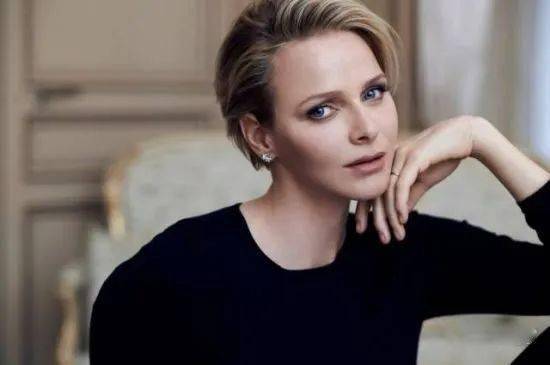 婚纱|巩俐差点当王妃？最终却输给更年轻的她？哭着穿上20000多颗珍珠婚纱…