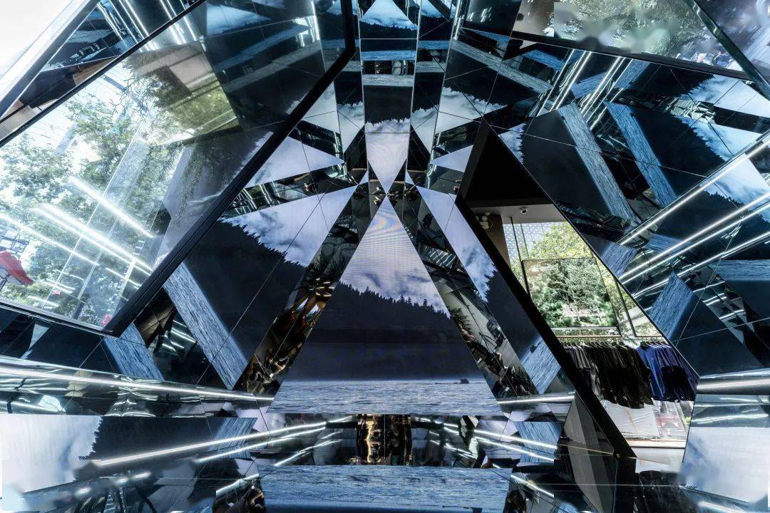 Outdoor|飞向「潮流」一端的ARC'TERYX始祖鸟,还有什么值得我们去探索