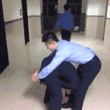 搞笑GIF:交到这样的女朋友 注定每天都有惊喜