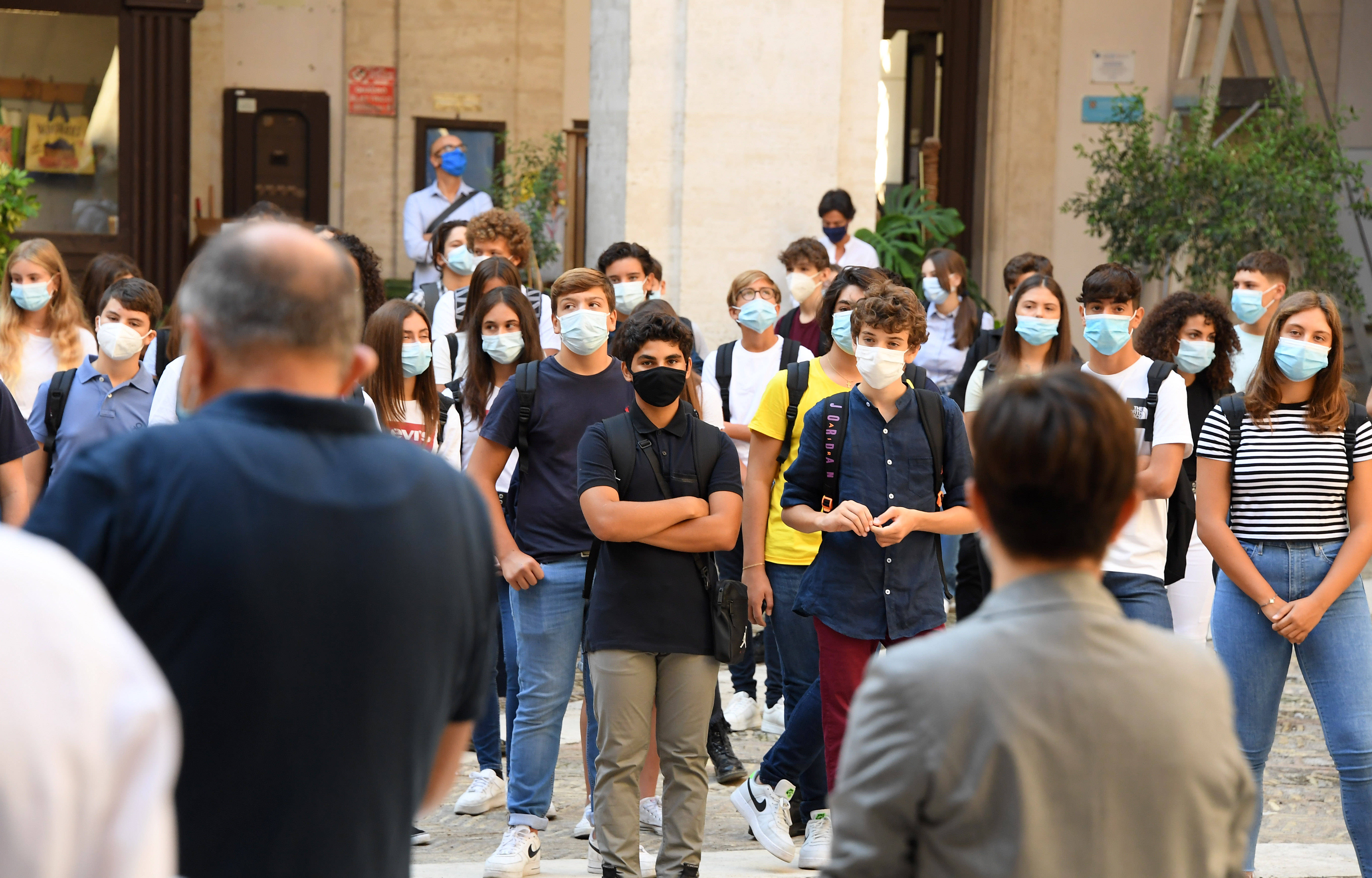 维斯孔蒂|意大利大部分中小学生迎来疫情暴发以来首个开学日