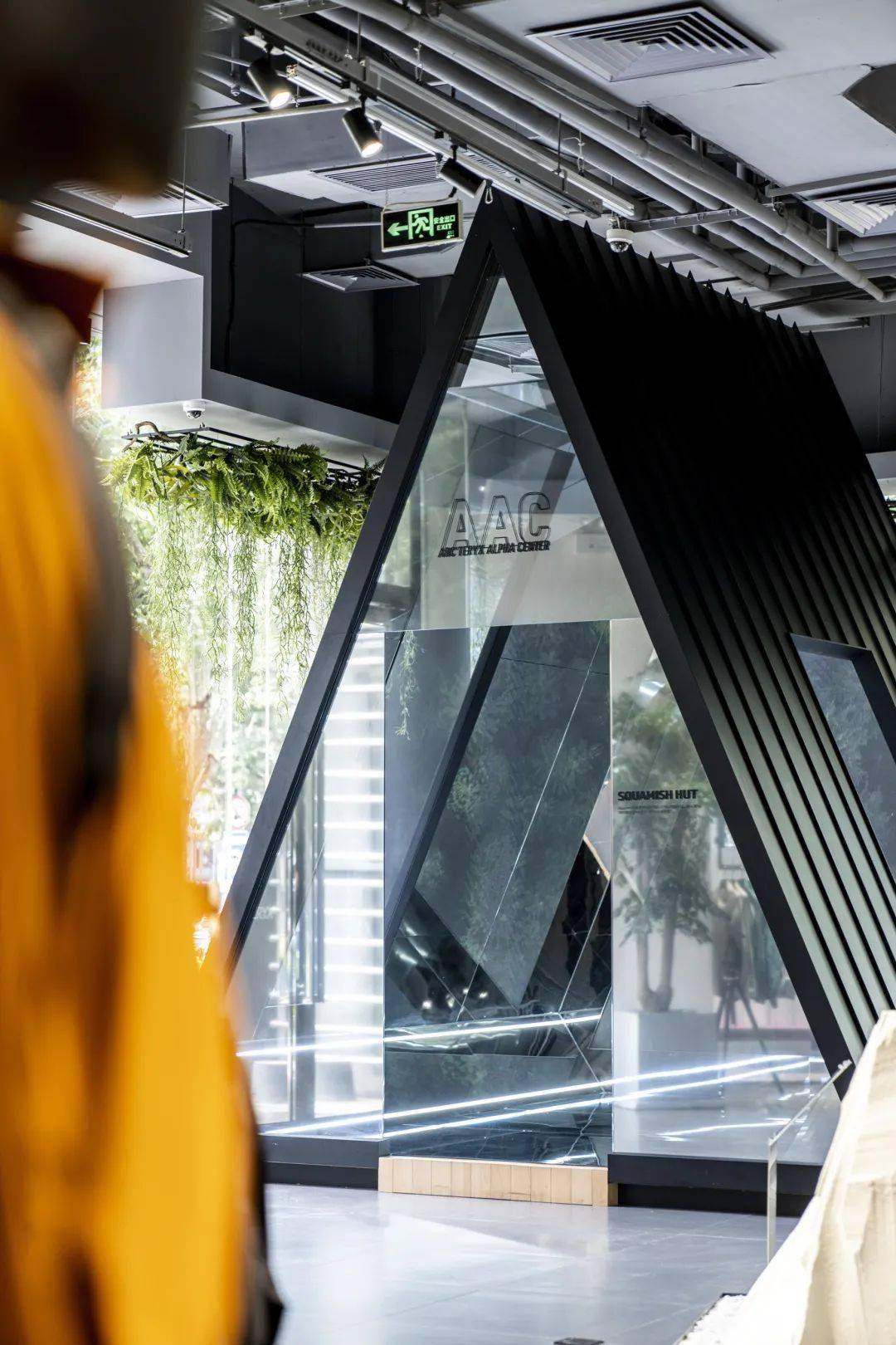 Outdoor|飞向「潮流」一端的ARC'TERYX始祖鸟,还有什么值得我们去探索