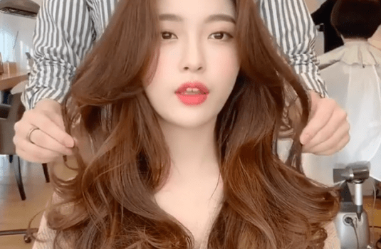 棕色|虞书欣和李圣经双双换上神仙发色，秋冬最显肤白发色你get了吗？