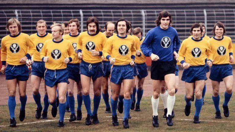 球衣|为什么球衣上除了队徽和号码还有这些东西?丨ULSUMFootball