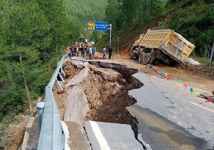 06 木里县 国道g227(木里县克尔乡宣洼村路段2235km处)路基坍塌,目前