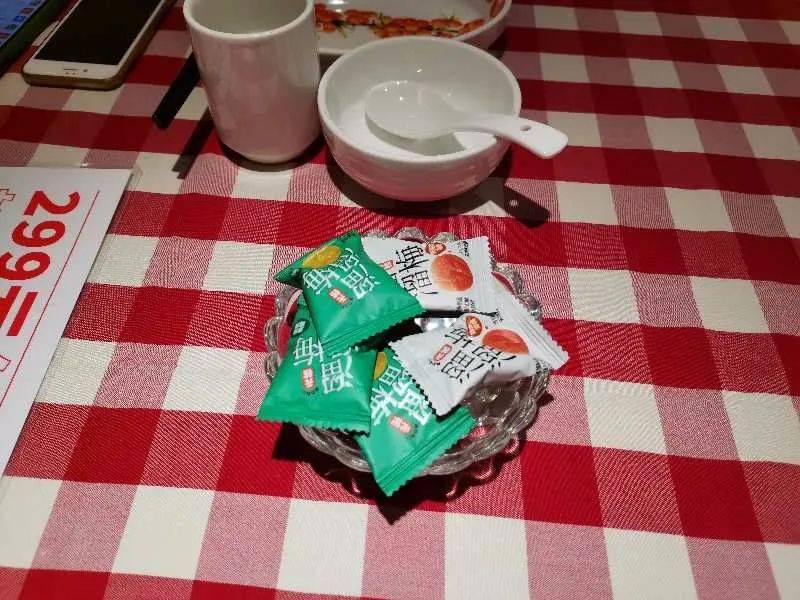 青梅|青梅零食专家跨界餐前饭后场景溜溜梅携手西贝