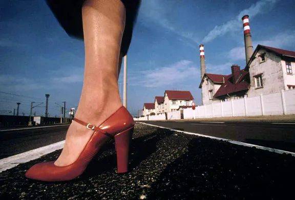 高跟鞋|100张大师镜头下危险迷人的高跟鞋