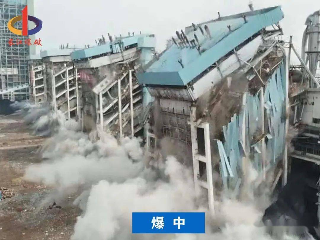 镇江谏壁镇电厂49996㎡的锅炉房被成功爆破拆除