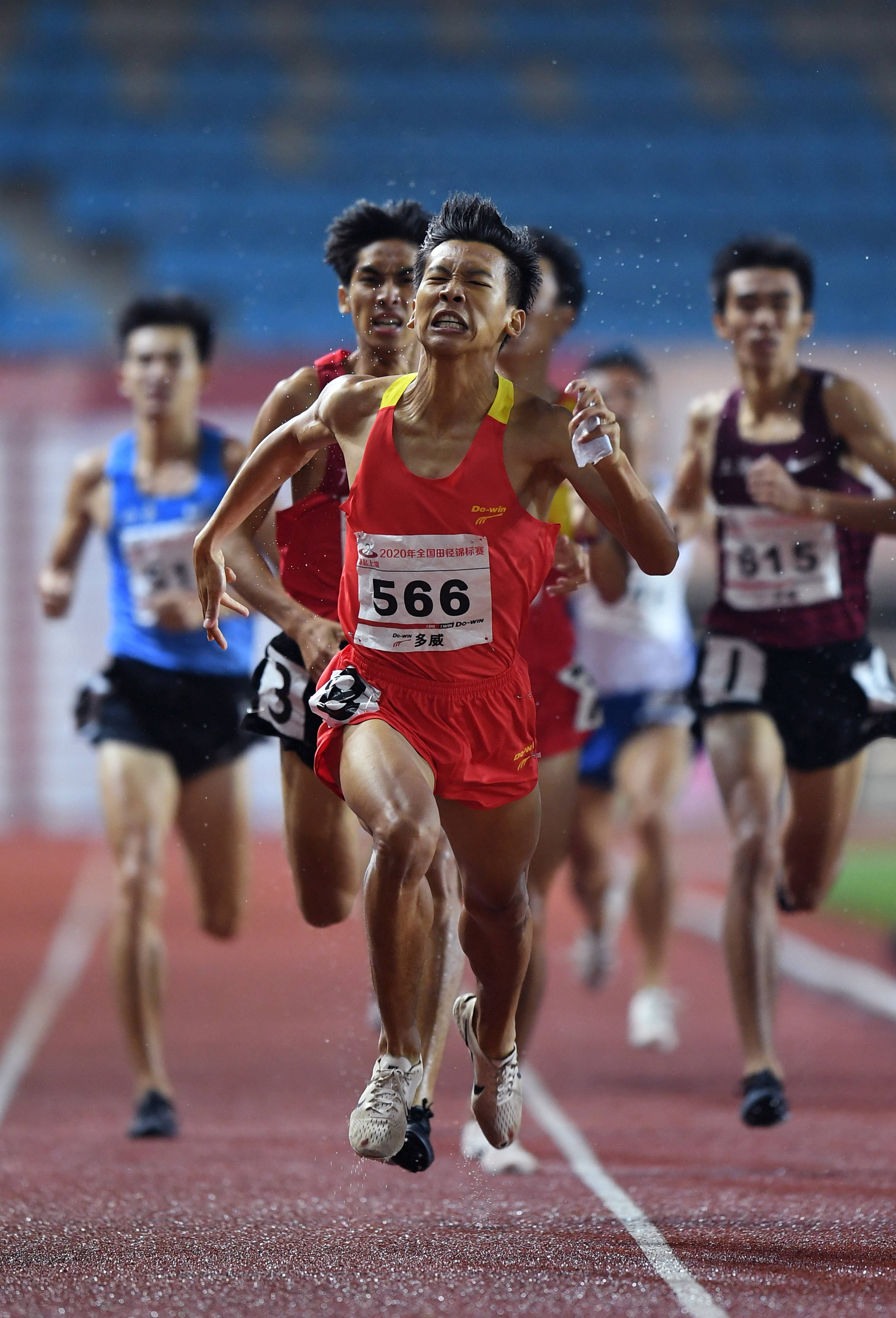 田径——全国锦标赛:男子800米决赛赛况