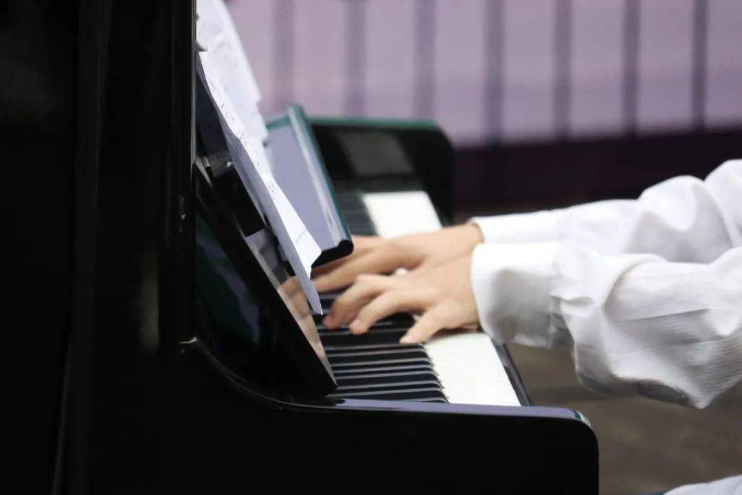 鼓点钢琴曲谱_钢琴简单曲谱