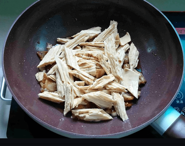 五花肉|油润酥嫩,香糯入味,下饭硬菜系列之一家常五花肉焖腐竹