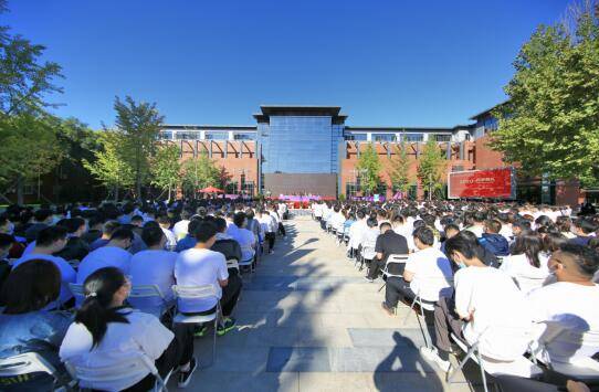 洪腾|嘉华学院举行2020级开学典礼，联合国驻华首席代表洪腾博士开讲国际导师第一课