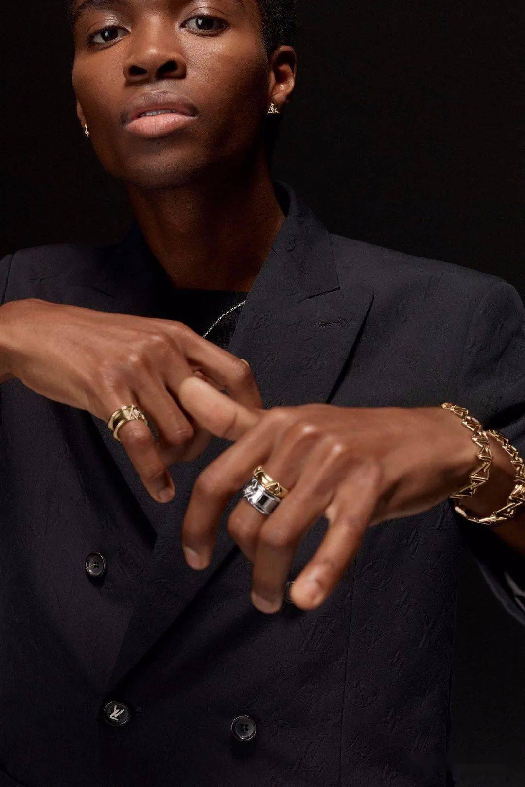 珠宝|打破刻板影响，还有哪些中性风珠宝全明星Pick？