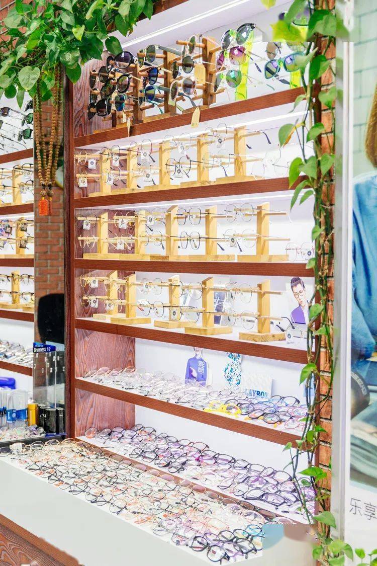 三店|一口价!¥88元/副!超轻钛框+防蓝光镜片!专业验光配镜!300+款镜框任挑任选!三店通用!