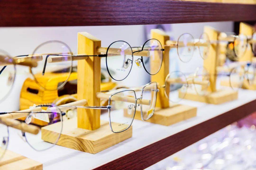 三店|一口价!¥88元/副!超轻钛框+防蓝光镜片!专业验光配镜!300+款镜框任挑任选!三店通用!