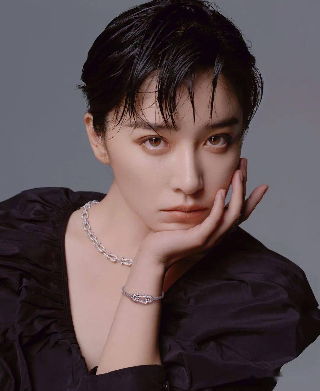 珠宝|打破刻板影响，还有哪些中性风珠宝全明星Pick？