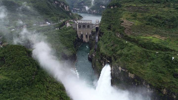 贵州东风湖水电站开闸泄洪