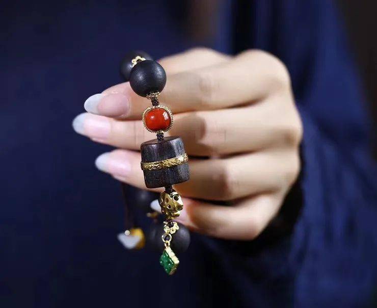 老年人|41岁女子10年时间里和8名老年人结婚 骗走大量珠宝和钱财后悲剧