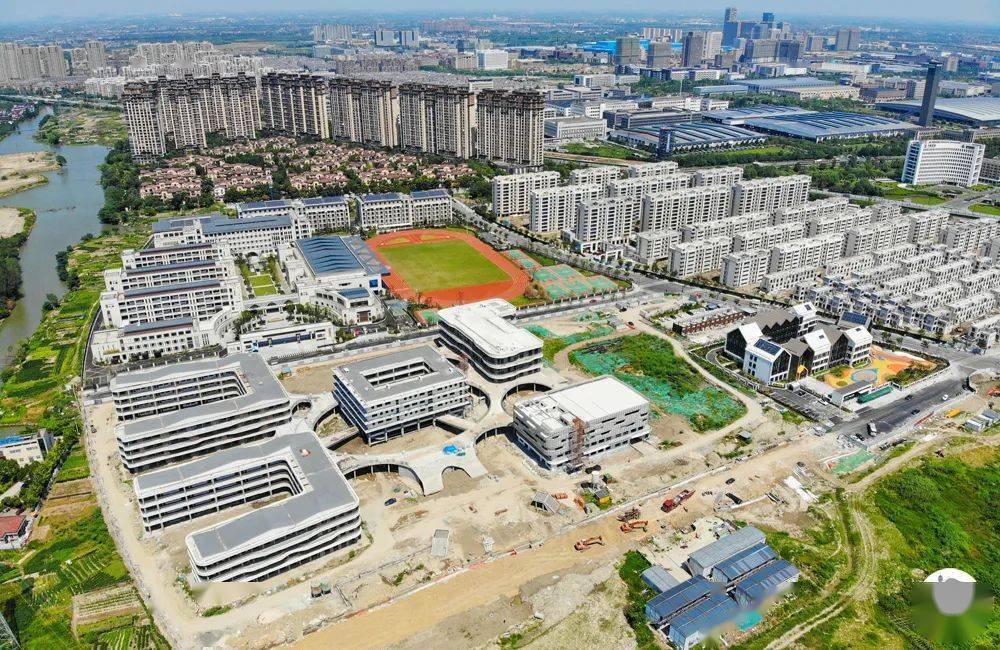 奥莱全面开工学校投入使用超山脚下的城市界面华丽蜕变中明年此时绽放
