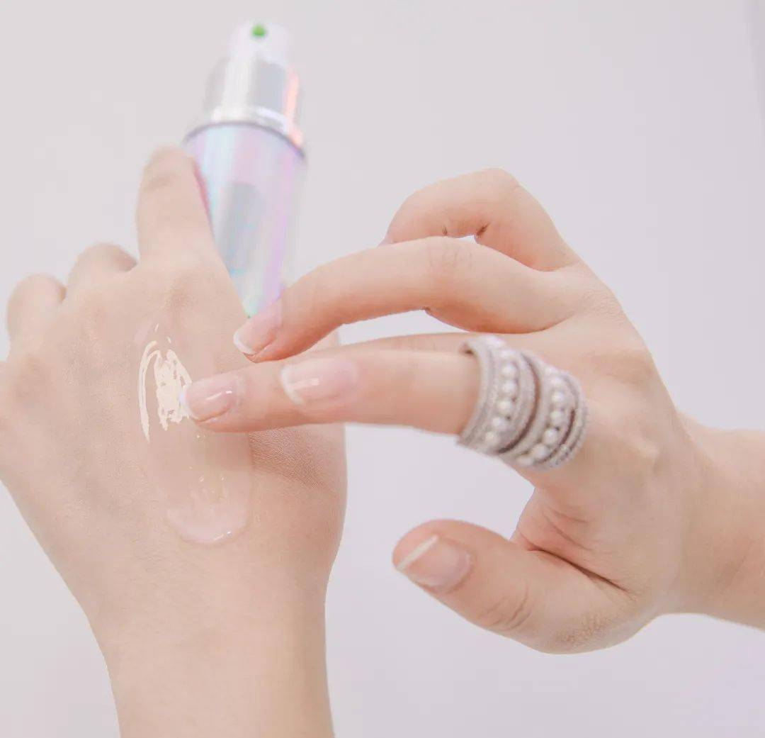 倩碧|在302万人美白片场，我被皮肤真相小黑屋爆击了……