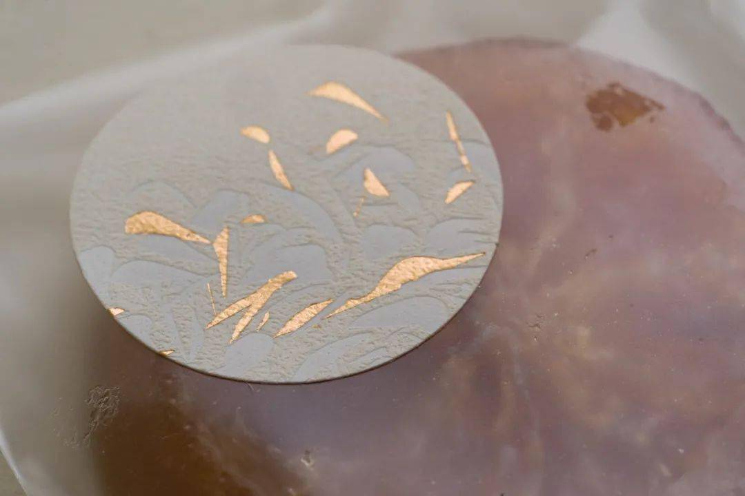 品牌|这个品牌标准字的设计，以花瓣为主轴