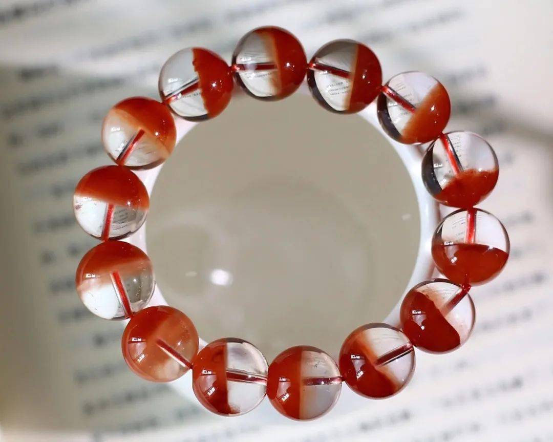 老年人|41岁女子10年时间里和8名老年人结婚 骗走大量珠宝和钱财后悲剧