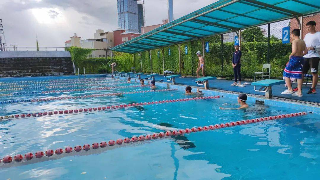 "泳"动青春——记2020-2021学年南海外国语学校游泳比赛_泳池