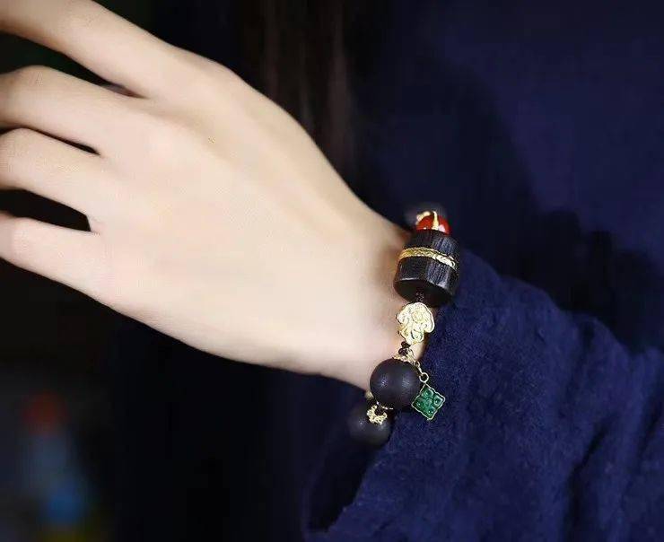 老年人|41岁女子10年时间里和8名老年人结婚 骗走大量珠宝和钱财后悲剧