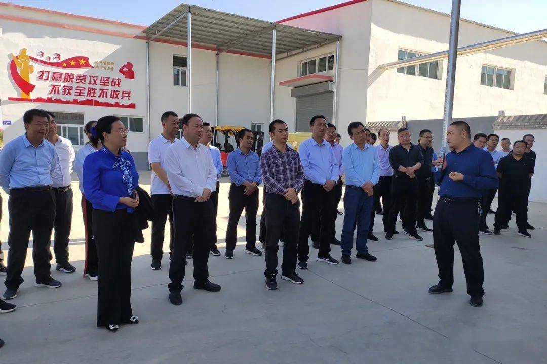 凉州区委常委,区委宣传部部长李晓瑛,凉州区政府副区长唐文陪同考察.