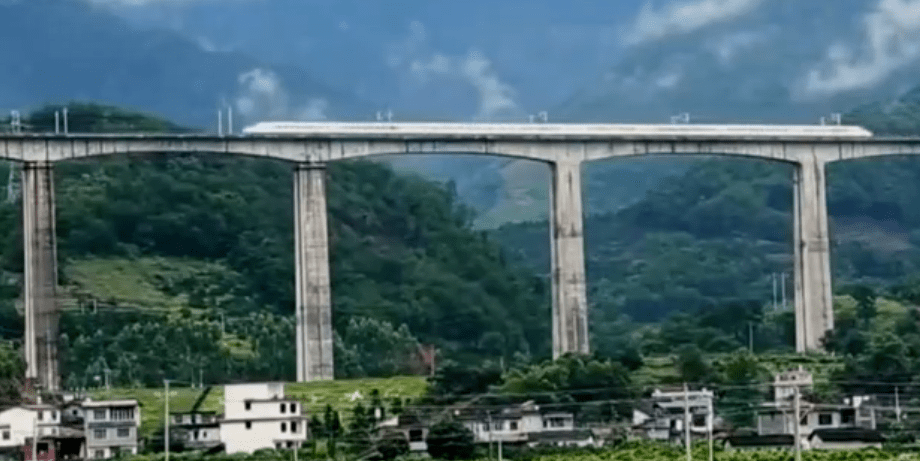 岑溪有多少人口_岑溪那里有封闭的学校(3)