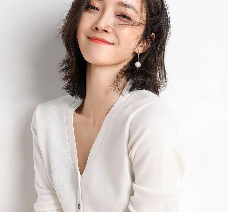 明星|针织开衫又火了!到手才50块,轻松复制明星穿搭,显瘦提气质,美翻了!