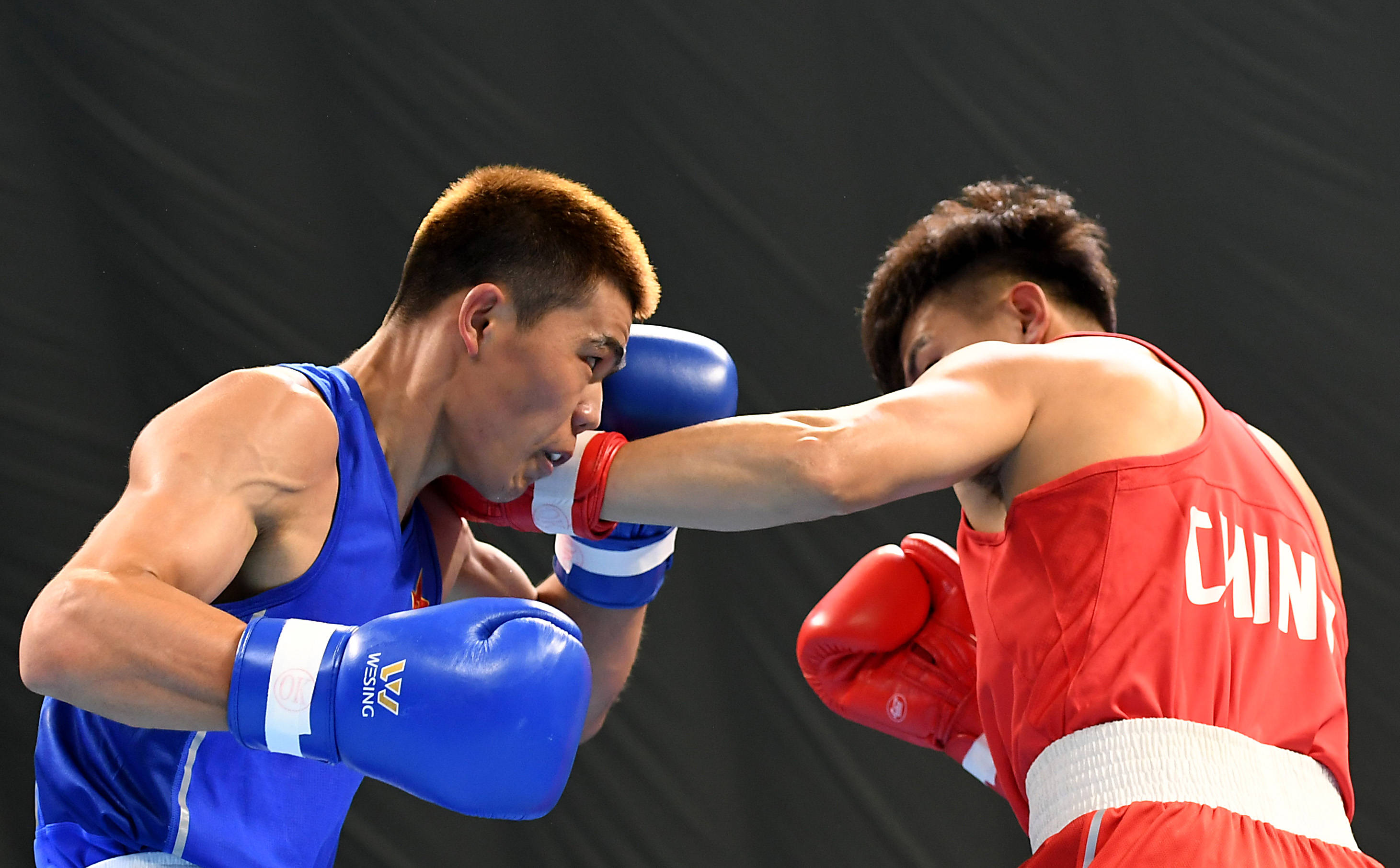 拳击—全国男子锦标赛:托合塔尔别克·唐拉提汗晋级75公斤级决赛