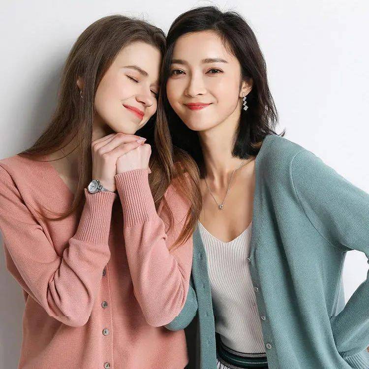 明星|针织开衫又火了!到手才50块,轻松复制明星穿搭,显瘦提气质,美翻了!