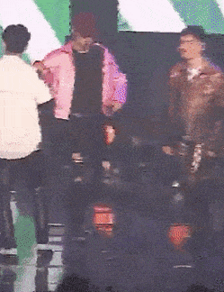 人间luckyone脖子关节超级自由灵活的exo都暻秀