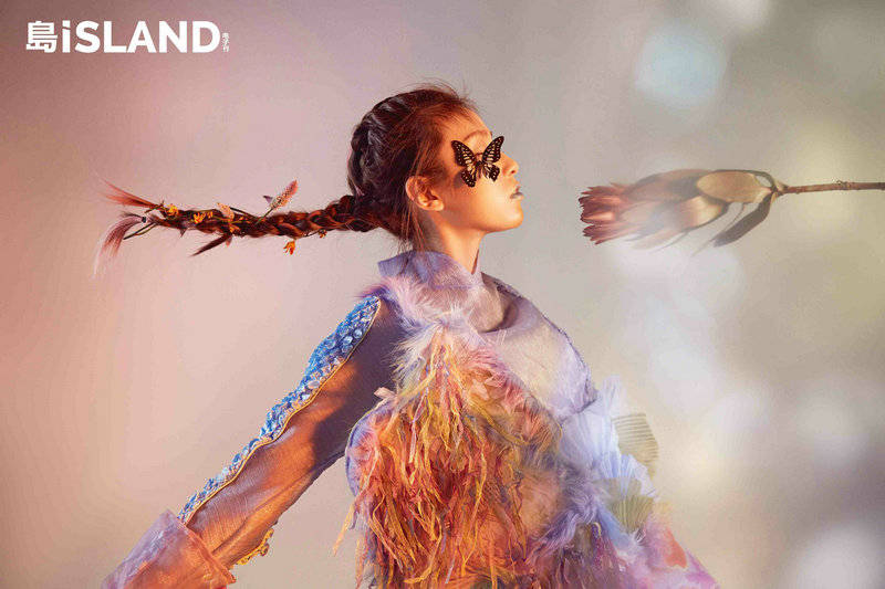 精灵|宋子秦最新时尚大片曝光 花间精灵尽显甜美可人