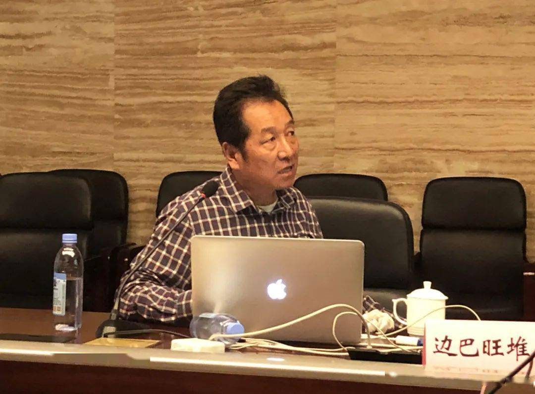 作品辅导李传真边巴旺堆吕廷川徐右冰为民族11期学员开展分组辅导