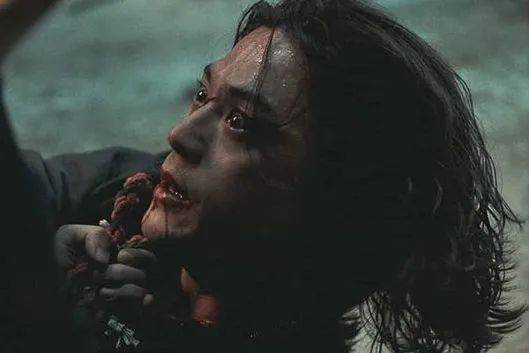 水润|《恶之花》李准基变身韩版“张东升”，女主发光美貌全靠“妆”？