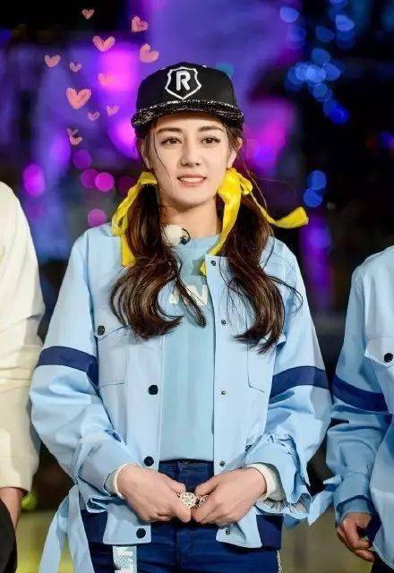 发型|头发长别老披着！这10种发型让你又美又有女人味！