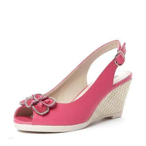 美特斯邦威|每个潮流女孩都喜欢过的达芙妮，是怎么走到今天的？