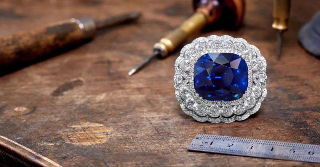 双胞胎|刘嘉玲、那英撞脸，堪比双胞胎？珠宝圈尴尬的碰瓷现场，你更分不清...