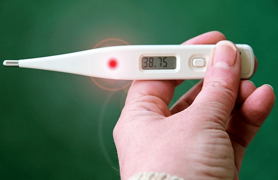 【意·焦点】1岁半女童高烧38.5℃,却在医院外苦等拭子结果整整8小时!